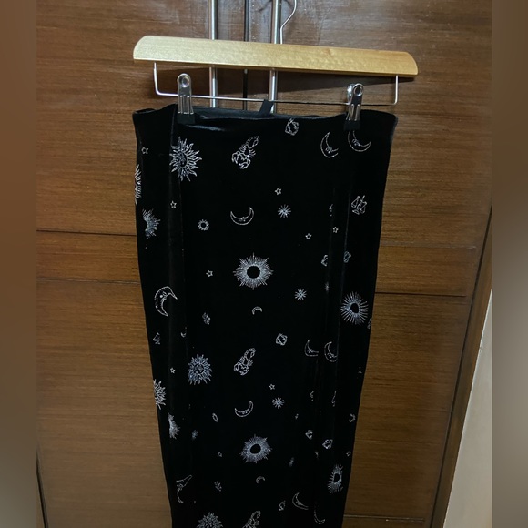 H&M black velvet skirt - Picture 8 of 11